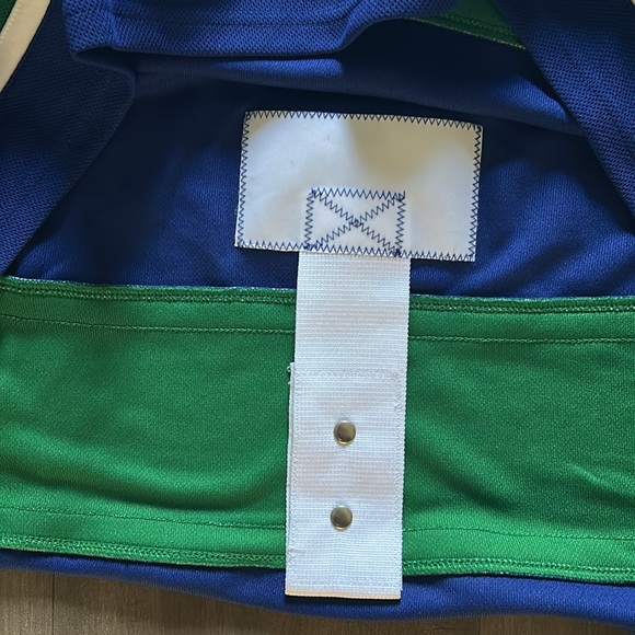 Vancouver Canucks Adidas Jersey - Picture 6 of 6